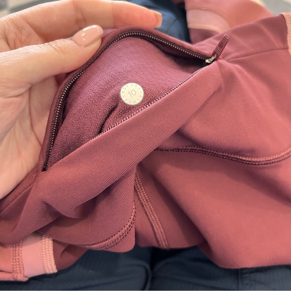 Lululemon Wild Twist 7/8 Tight *25"
Redwood / Auburn / Quicksand size 10 - Picture 7 of 13